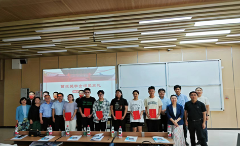 物理学院成功举办曾烁奖学金颁奖典礼 暨“榜样青春，感恩母校”学长分享交流会