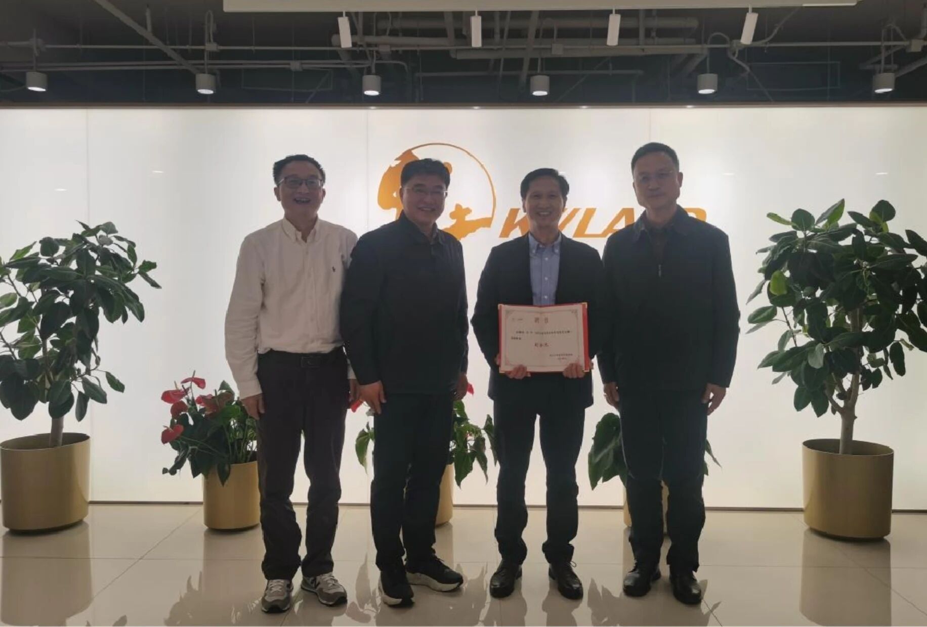 刘晓虎副书记一行拜访李平校友