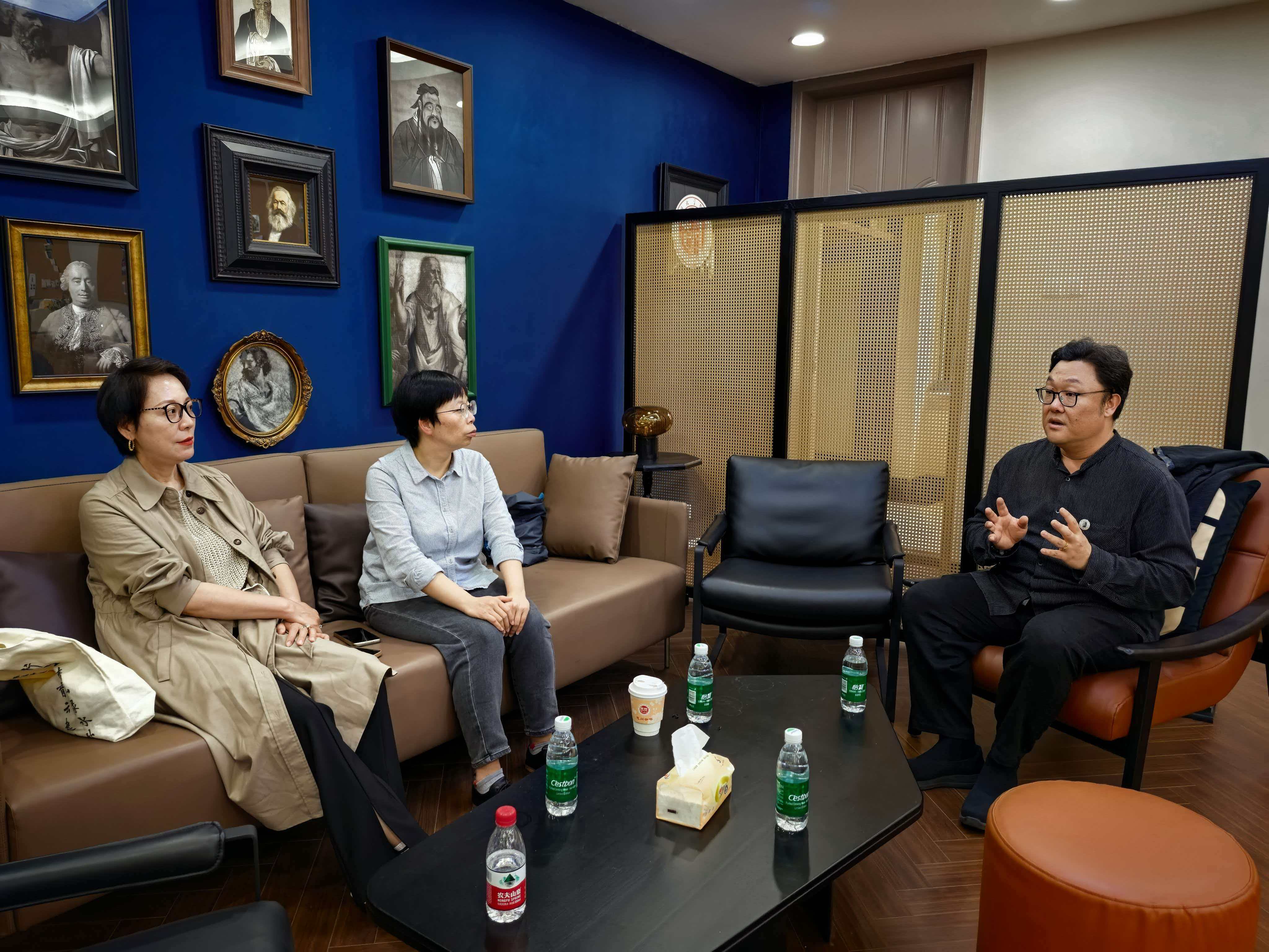 唐仲英基金会总监朱莉一行到访四川大学开展调研交流